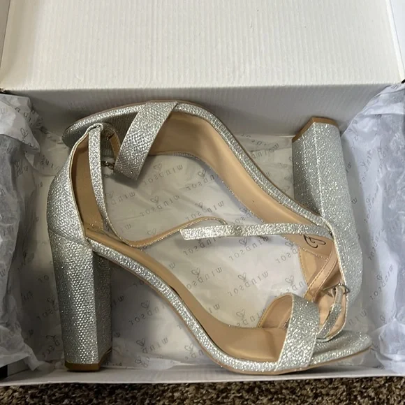 Windsor Glittering Silver Heels ✨ - Picture 4 of 7